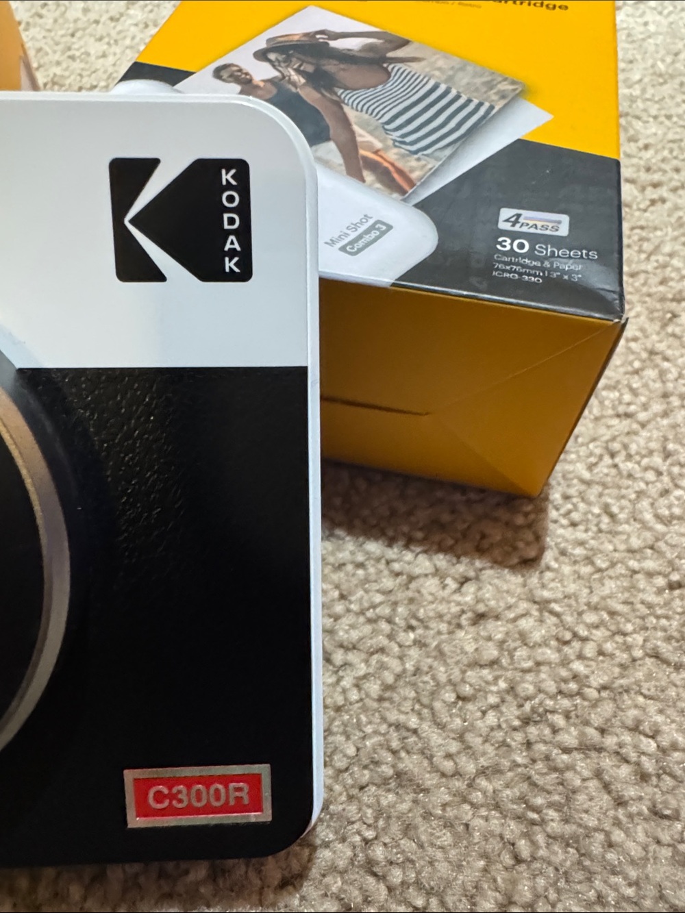 Kodak C300R Instant Print Camera - Black & White with 2 unopened film - Picture 2 of 5